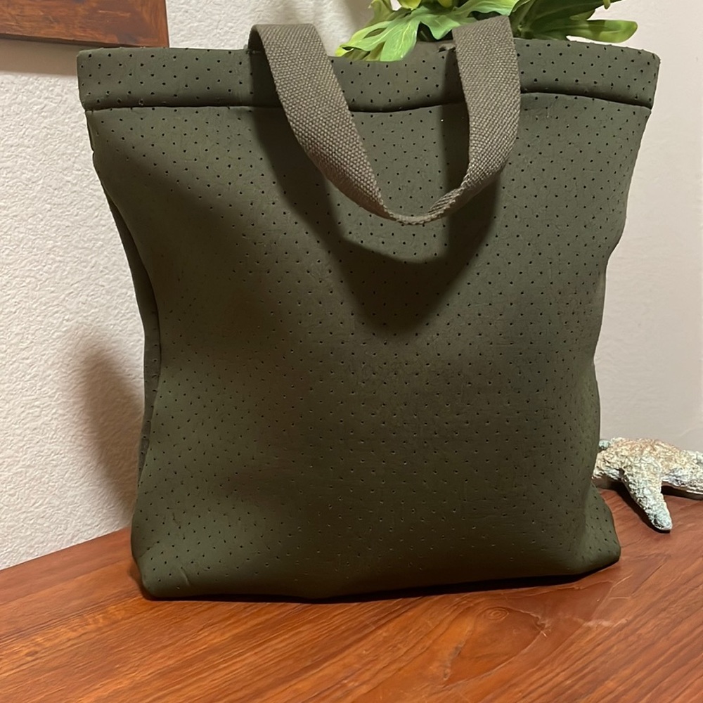 Koala Go! Town Crossbody Bag: Olive Neoprene